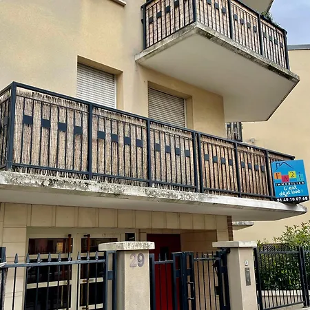 2p Terrasse Pres Sites Jo, Dont 3 En Metro Direct Free Wifi Paris